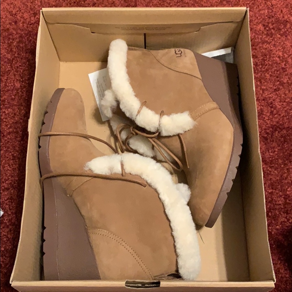 UGG Jeovana Waterproff Genuine Lined Boot
